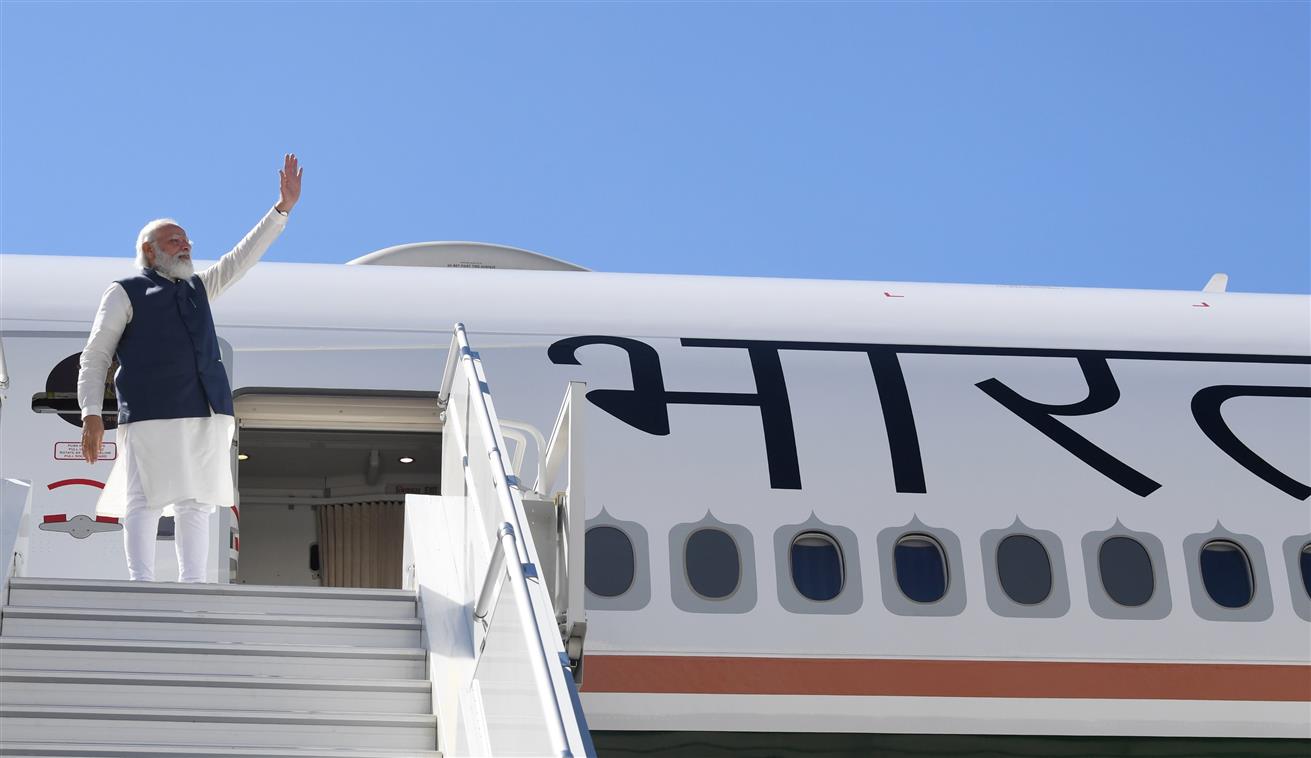 प्रधानमंत्री श्री नरेन्द्र मोदी 25 सितंबर, 2021 को अमेरिका की अपनी आधिकारिक यात्रा पूरी करने के बाद न्यूयॉर्क से दिल्ली के लिए रवाना होते हुए।:Prime Minister
