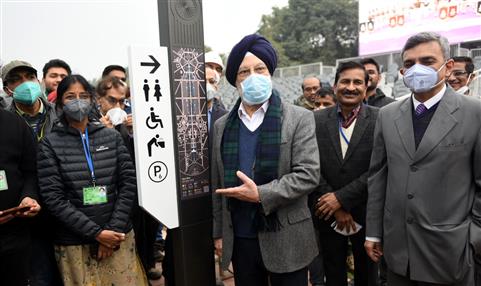 The Union Minister for Petroleum & Natural Gas, Housing and Urban Affairs, Shri Hardeep Singh Puri visiting the Central Vista Avenue, in New Delhi on January 22, 2022.
	The Secretary, Ministry of Housing and Urban Affairs, Shri Manoj Joshi is also seen.
