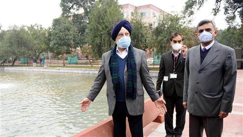 The Union Minister for Petroleum & Natural Gas, Housing and Urban Affairs, Shri Hardeep Singh Puri visiting the Central Vista Avenue, in New Delhi on January 22, 2022.
	The Secretary, Ministry of Housing and Urban Affairs, Shri Manoj Joshi is also seen.
