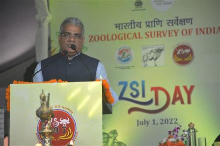 Union Minister for Environment, Forest & Climate Change Shri Bhupender Yadav delivering speech at Prani Vigyan Bhawan in Kolkata on 01.07.2022 on the occasion of 107th Foundation Day of Zoological Survey of India.