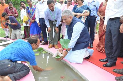Union Minister for Environment, Forest & Climate Change Shri Bhupender Yadav inaugurating the Aquatic Plant Section of Acharya Jagadish Chandra Bose Indian Botanic Garden at Shibpur, Howrah near Kolkata on July 01, 2022.