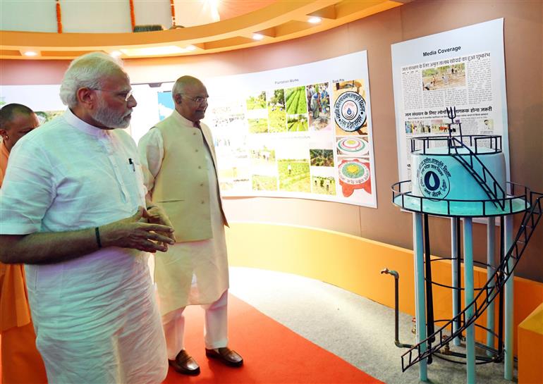 The President, Shri Ram Nath Kovind and PM visits the exhibition, in Paraunkh, Kanpur on June 03, 2022.