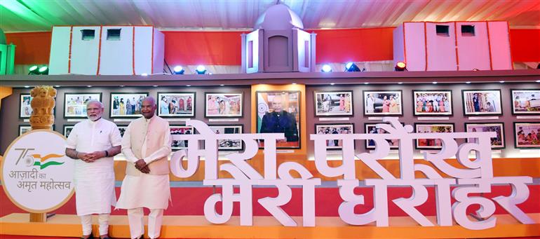 The President, Shri Ram Nath Kovind and PM visits the exhibition, in Paraunkh, Kanpur on June 03, 2022.