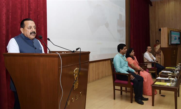 The Minister of State for Science & Technology and Earth Sciences (I/C), Prime Minister’s Office, Personnel, Public Grievances & Pensions, Atomic Energy and Space, Dr. Jitendra Singh addressing at the launch of the Single National Portal for Biotech researchers and Start-ups, in New Delhi on May 21, 2022.