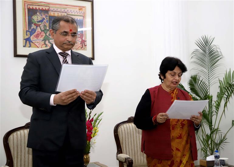Mrs. Preeti Sudan, former IAS officer takes the Oath of Office and Secrecy as Member, UPSC, in New Delhi on November 29, 2022.