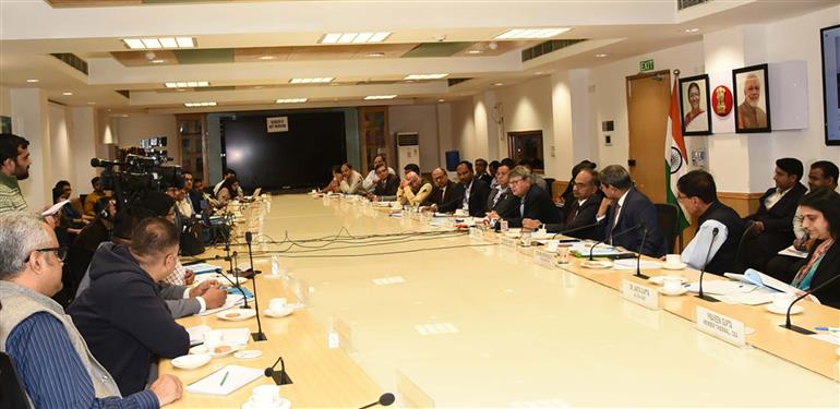 The Vice Chairman, NITI Aayog, Shri Suman Bery addressing at the release of a study report, titled ‘Carbon Capture, Utilisation, and Storage Policy Framework and its Deployment Mechanism in India’, in New Delhi on November 29, 2022. 