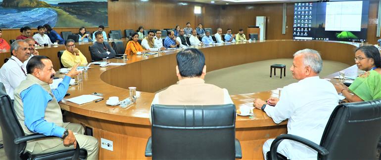 The Minister of State for Science & Technology and Earth Sciences (I/C), Prime Minister’s Office, Personnel, Public Grievances & Pensions, Atomic Energy and Space, Dr. Jitendra Singh chairing a meeting to review the recently concluded ‘Swachh Sagar, Surakshit Sagar’ campaign, in New Delhi on October 06, 2022.