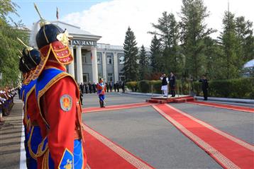 The Union Minister for Defence, Shri Rajnath Singh inspecting the Guard of Honour in Ulaanbaatar, Mongolia on September 06, 2022.
	The Minister of Defence, Mongolia Lt Gen G Saikhanbayar is also seen.
