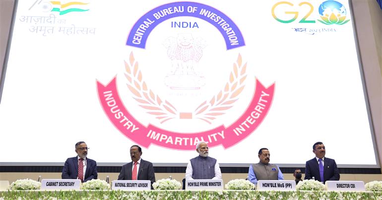  प्रधानमंत्री 3 अप्रैल 2023 को नई दिल्ली स्थित विज्ञान भवन में सीबीआई के हीरक जयंती समारोह का उद्घाटन करते हुए। 