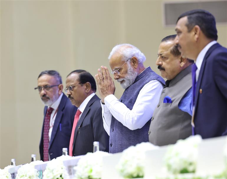 प्रधानमंत्री 3 अप्रैल 2023 को नई दिल्ली स्थित विज्ञान भवन में सीबीआई के हीरक जयंती समारोह के उद्घाटन में भाग लेते हुए।