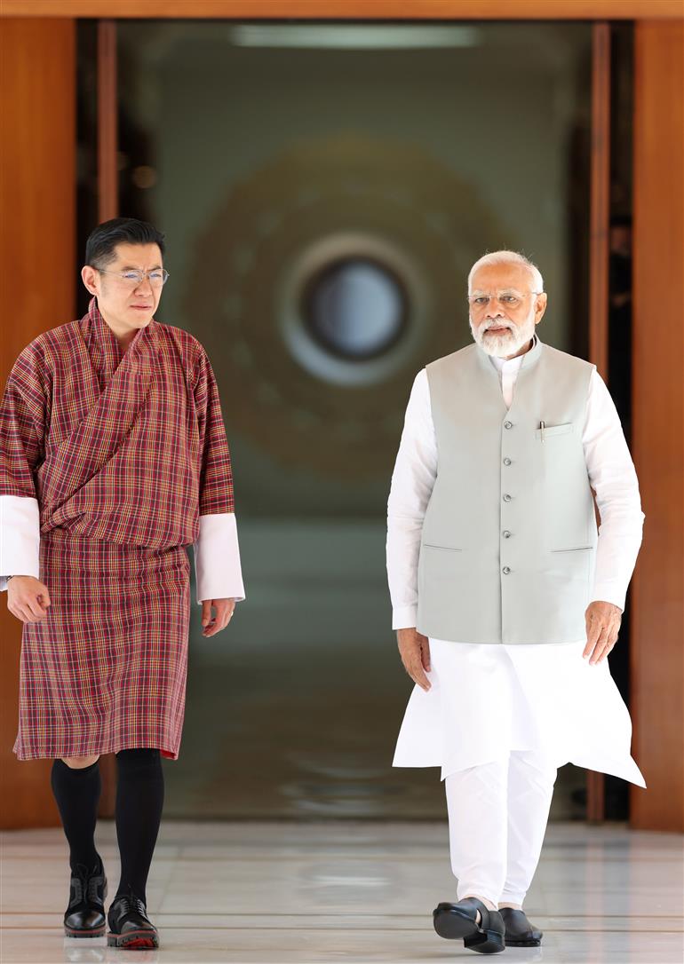 प्रधानमंत्री 04 अप्रैल 2023 को नई दिल्ली में भूटान नरेश महामहिम जिग्मे खेसर नामग्याल वांगचुक के साथ।