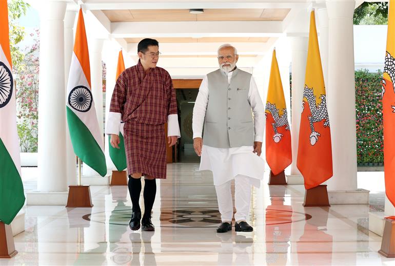 प्रधानमंत्री 04 अप्रैल 2023 को नई दिल्ली में भूटान नरेश महामहिम जिग्मे खेसर नामग्याल वांगचुक के साथ।