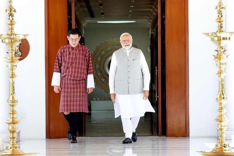 प्रधानमंत्री 04 अप्रैल 2023 को नई दिल्ली में भूटान नरेश महामहिम जिग्मे खेसर नामग्याल वांगचुक के साथ।