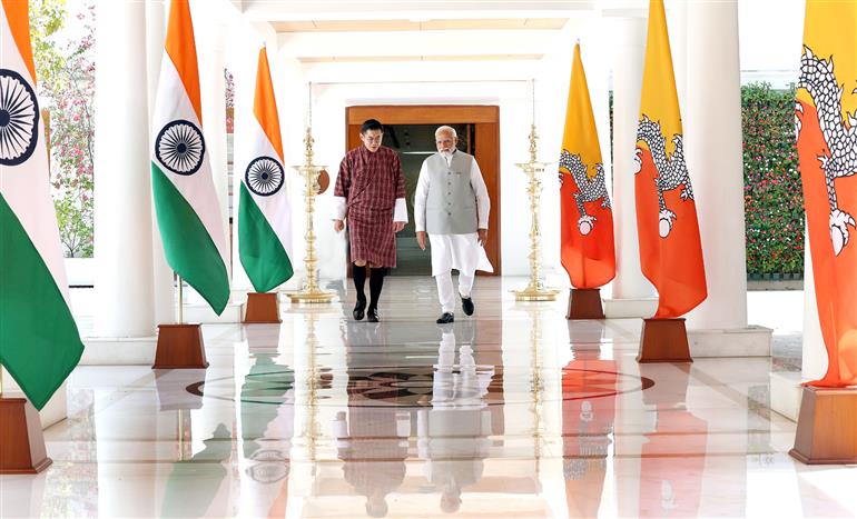 प्रधानमंत्री 04 अप्रैल 2023 को नई दिल्ली में भूटान नरेश महामहिम जिग्मे खेसर नामग्याल वांगचुक के साथ।