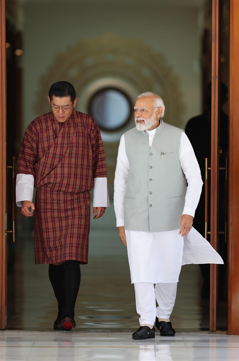प्रधानमंत्री 04 अप्रैल 2023 को नई दिल्ली में भूटान नरेश महामहिम जिग्मे खेसर नामग्याल वांगचुक के साथ।