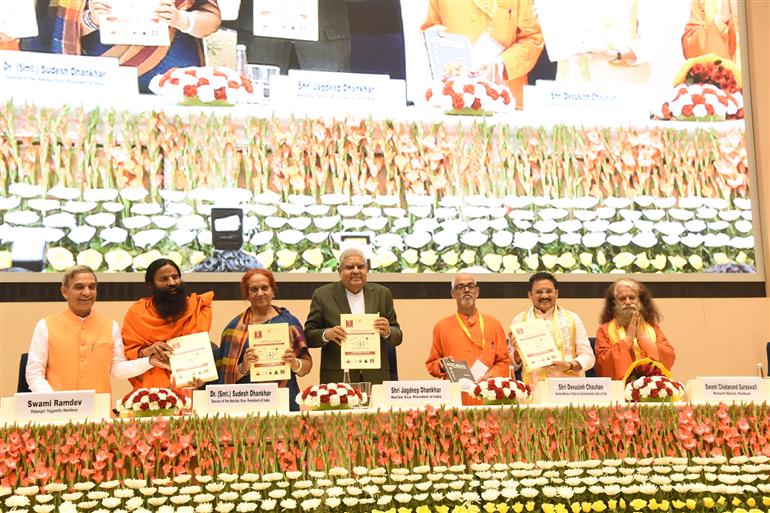 The Vice President, Shri Jagdeep Dhankhar and Dr. Sudesh Dhankhar during the release of the commemorative postage stamp on the 200th birth anniversary of Swami Dayanand Saraswati, in New Delhi on April 7, 2023.