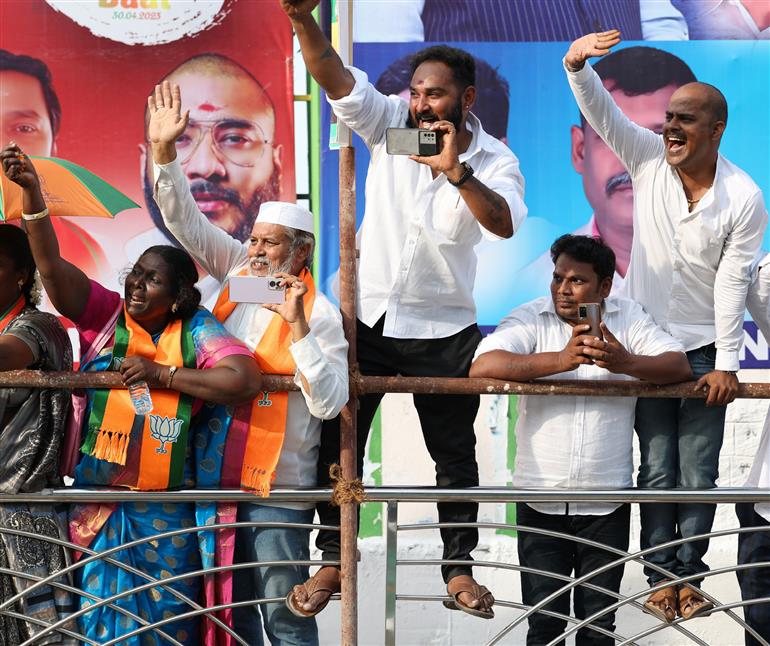 PM being welcomed by people at Chennai, in Tamil Nadu on April 8, 2023.