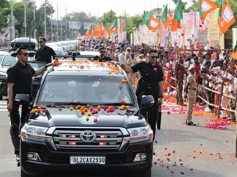 PM being welcomed by people at Chennai, in Tamil Nadu on April 8, 2023.