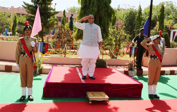 The Union Minister for Defence, Shri Rajnath Singh paying tributes at 16th convocation of Janardan Rai Nagar Rajasthan Vidyapeeth (Deemed-to-be-University) at Udaipur, in Rajasthan on April 15, 2023.