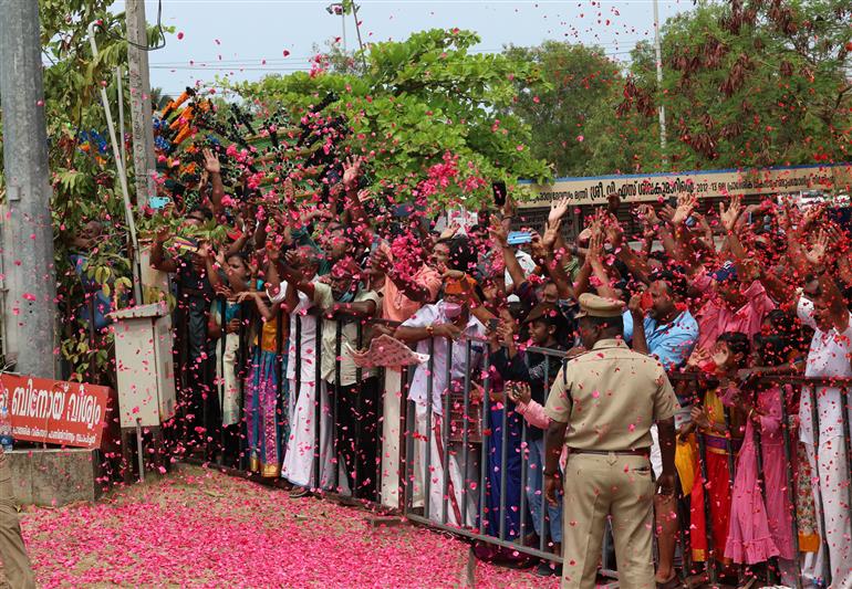 PM being welcomed by people at Thiruvananthapuram, in Kerala on April 25, 2023.