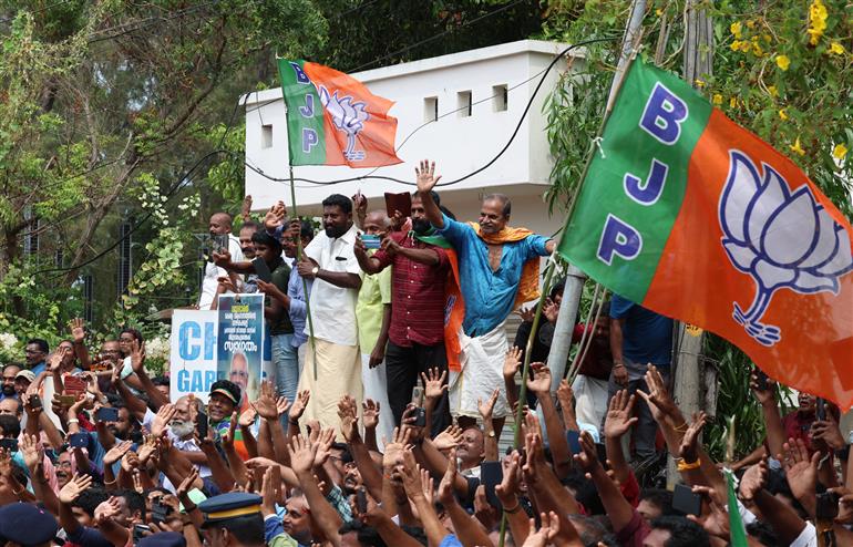 PM being welcomed by people at Thiruvananthapuram, in Kerala on April 25, 2023.