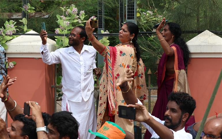 PM being welcomed by people at Thiruvananthapuram, in Kerala on April 25, 2023.