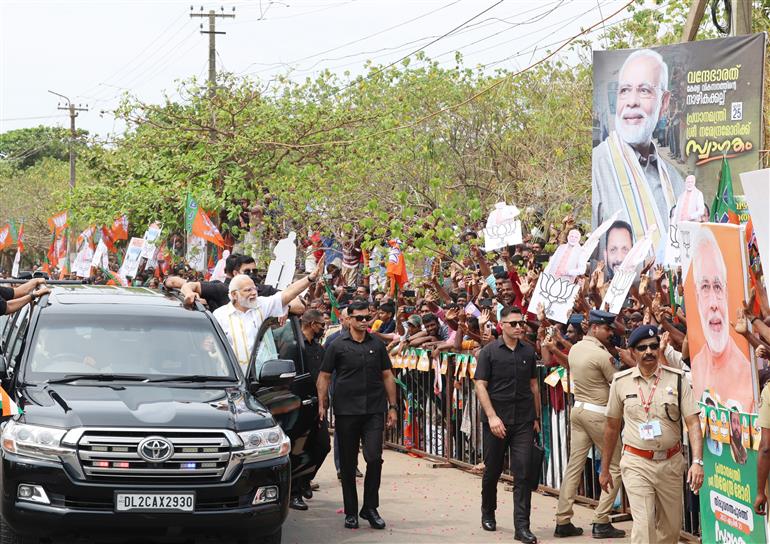 PM being welcomed by people at Thiruvananthapuram, in Kerala on April 25, 2023.