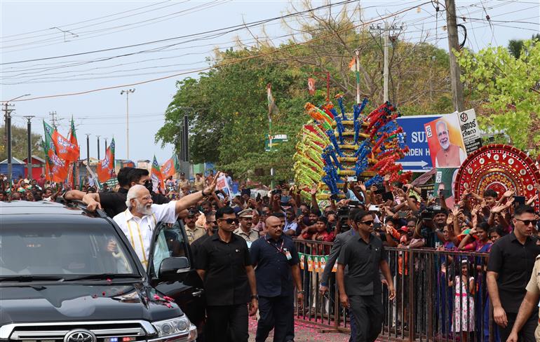 PM being welcomed by people at Thiruvananthapuram, in Kerala on April 25, 2023.