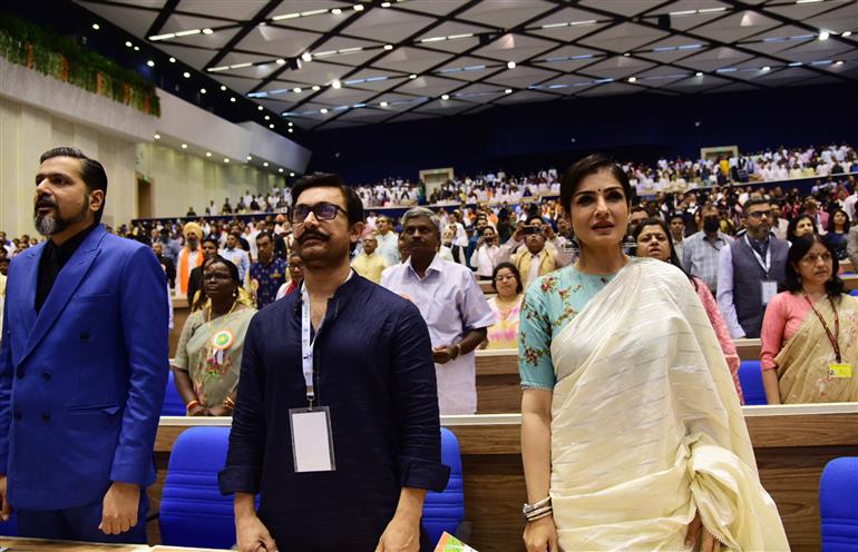  26 अप्रैल, 2023 विज्ञान भवन, नई दिल्ली में 'मन की बात @100' पर एक दिवसीय राष्ट्रीय सम्मेलन में उपस्थित लोग. इस सम्मेलन का उद्घाटन उपराष्ट्रपति श्री जगदीप धनखड़ ने केंद्रीय सूचना एवं प्रसारण, युवा मामले और खेल मंत्री श्री अनुराग सिंह ठाकुर की उपस्थिति में किया।