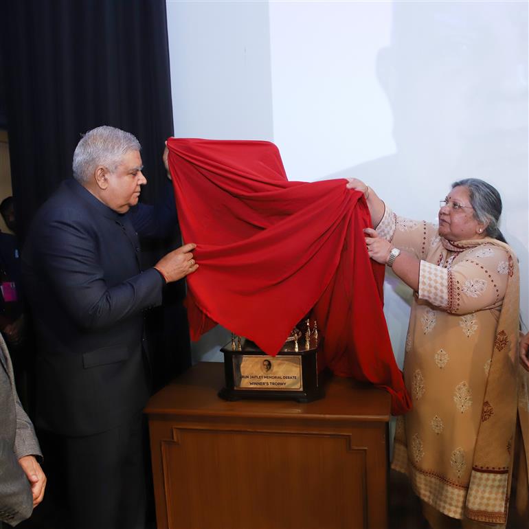 The Vice President, Shri Jagdeep Dhankhar unveiling the Arun Jaitley Memorial Debate Trophy at Shri Ram College of Commerce, University of Delhi, in New Delhi on April 26, 2023.