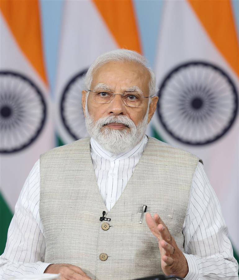 प्रधानमंत्री श्री नरेन्द्र मोदी 27 अप्रैल, 2023 को वीडियो कॉन्फ्रेंसिंग के माध्यम से गुजरात में स्वागत पहल के 20 साल पूरे होने के अवसर पर आयोजित कार्यक्रम को संबोधित करते हुए।