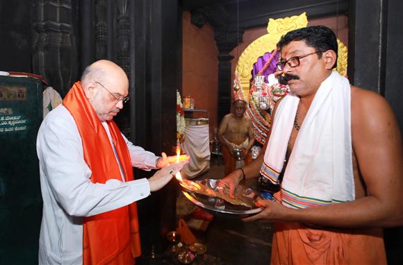 The Union Minister for Home Affairs and Cooperation, Shri Amit Shah offers prayers at Harihareshwara Temple (Harihar), in Karnataka on April 29, 2023.