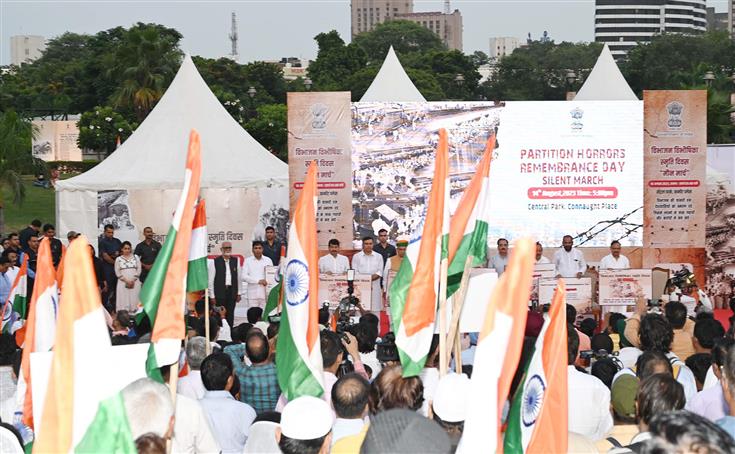 14 अगस्त, 2023 को नई दिल्ली के कनॉट प्लेस में विभाजन विभीषिका स्मृति दिवस के उपलक्ष्य में आयोजित मौन मार्च और प्रदर्शनी की झलकियां।