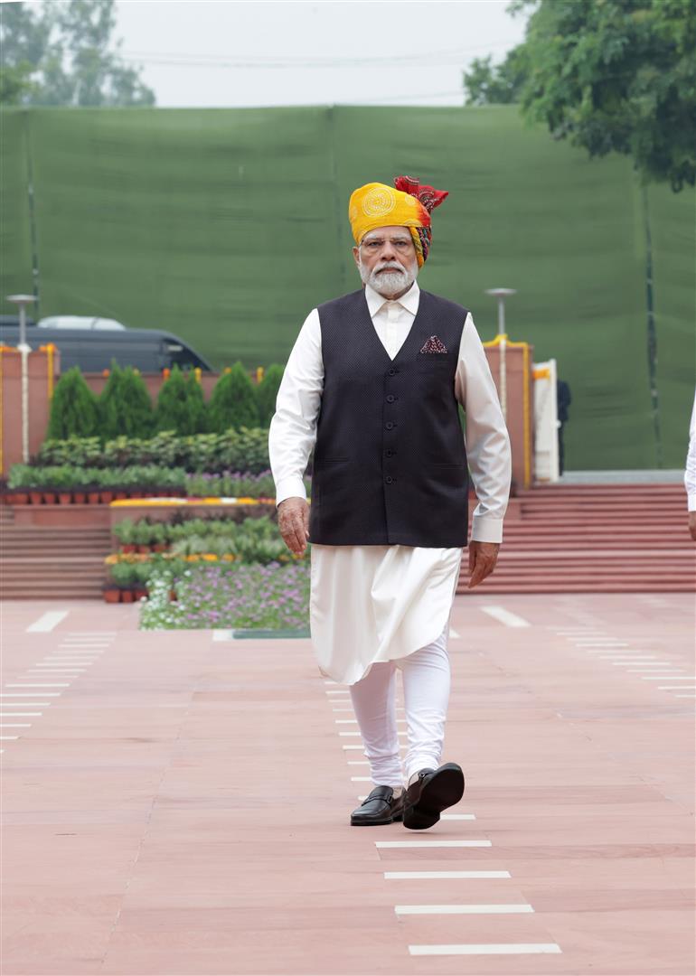 PM arrives the Samadhi of Mahatma Gandhi at Rajghat on the occasion of 77th Independence Day, in New Delhi on August 15, 2023.