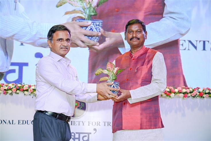 The Union Minister for Tribal Affairs, Shri Arjun Munda attends the “Udbhav”- Dialogue with EMRS students program organised by the NESTS at Dr. Ambedkar International Centre, in New Delhi on August 22, 2023.