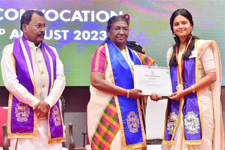 The President of India, Smt Droupadi Murmu graced the 34th convocation of Goa University at Raj Bhavan, in Goa on August 23, 2023.