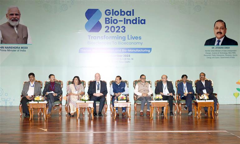 विज्ञान और प्रौद्योगिकी, प्रधानमंत्री कार्यालय, कार्मिक, लोक शिकायत और पेंशन, परमाणु ऊर्जा और अंतरिक्ष राज्य मंत्री (स्वतंत्र प्रभार) डॉ. जितेंद्र सिंह ने 04 दिसंबर, 2023 को प्रगति मैदान, नई दिल्ली के भारत मंडपम में जैव प्रौद्योगिकी पर तीसरी वैश्विक बायो-इंडिया मेगा अंतर्राष्ट्रीय सभा का उद्घाटन किया।