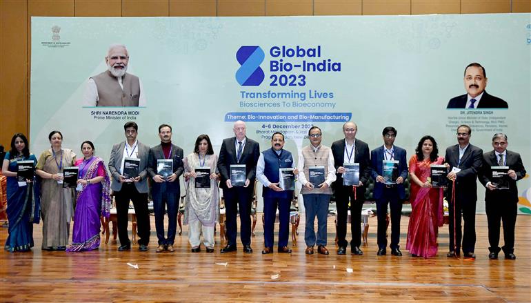 विज्ञान और प्रौद्योगिकी, प्रधानमंत्री कार्यालय, कार्मिक, लोक शिकायत और पेंशन, परमाणु ऊर्जा और अंतरिक्ष राज्य मंत्री (स्वतंत्र प्रभार) डॉ. जितेंद्र सिंह ने 04 दिसंबर, 2023 को प्रगति मैदान, नई दिल्ली के भारत मंडपम में जैव प्रौद्योगिकी पर तीसरी वैश्विक बायो-इंडिया मेगा अंतर्राष्ट्रीय सभा का उद्घाटन किया।