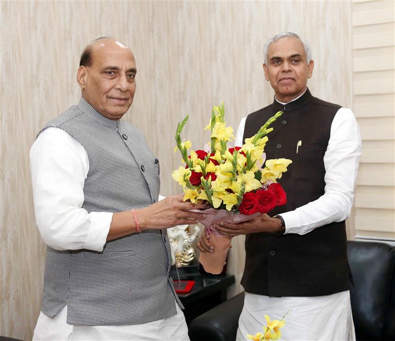 The Governor of Gujarat, Shri Acharya Devvrat calling on the Union Minister for Defence, Shri Rajnath Singh, in New Delhi on December 06, 2023.