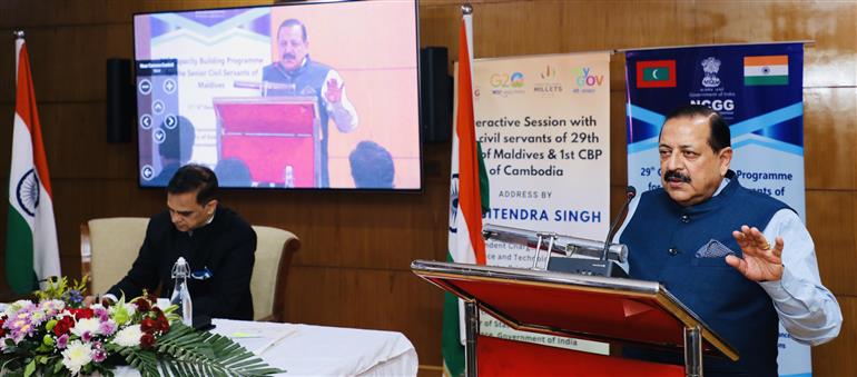 The Minister of State (Independent Charge) for Science & Technology, Prime Minister’s Office, Personnel, Public Grievances & Pensions, Atomic Energy and Space, Dr. Jitendra Singh interacting with participants of the 29th Capacity Building Program (CBP) for Civil Servants of Maldives & 1st CBP for Civil Servants of Cambodia, in New Delhi on December 12, 2023.