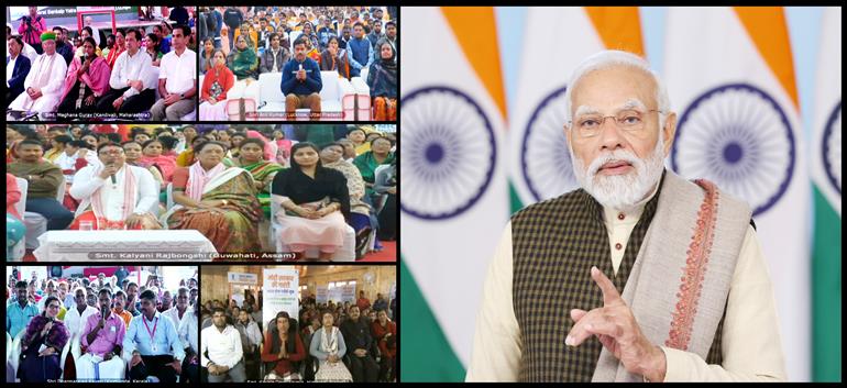 प्रधानमंत्री श्री नरेन्द्र मोदी 16 दिसंबर, 2023 को वीडियो कॉन्फ्रेंसिंग के जरिए विकसित भारत संकल्प यात्रा के लाभार्थियों को संबोधित करते हुए।