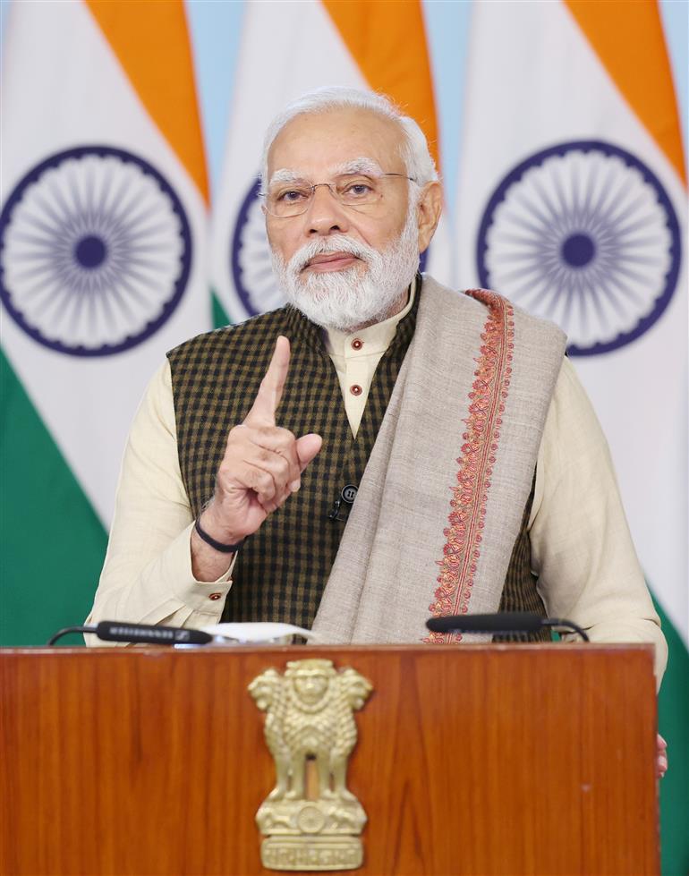 प्रधानमंत्री श्री नरेन्द्र मोदी 16 दिसंबर, 2023 को वीडियो कॉन्फ्रेंसिंग के जरिए विकसित भारत संकल्प यात्रा के लाभार्थियों को संबोधित करते हुए।