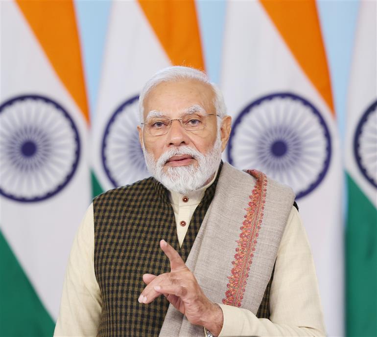 प्रधानमंत्री श्री नरेन्द्र मोदी 16 दिसंबर, 2023 को वीडियो कॉन्फ्रेंसिंग के जरिए विकसित भारत संकल्प यात्रा के लाभार्थियों को संबोधित करते हुए।