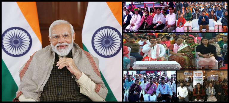 प्रधानमंत्री श्री नरेन्द्र मोदी 16 दिसंबर, 2023 को वीडियो कॉन्फ्रेंसिंग के जरिए विकसित भारत संकल्प यात्रा के लाभार्थियों को संबोधित करते हुए।