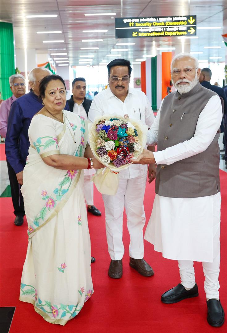 प्रधानमंत्री श्री नरेन्द्र मोदी ने 17 दिसंबर, 2023 को गुजरात में सूरत हवाई अड्डे पर नए टर्मिनल भवन का उद्घाटन किया।
