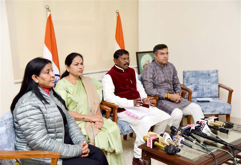 The Union Minister for Tribal Affairs & Agriculture and Farmers Welfare, Shri Arjun Munda interacts with the media on the achievements of Ministry of Health & Family Welfare in presence of the Union Minister of State for Agriculture & Farmers’ Welfare and Food Processing Industries, Smt. Shobha Karandlaje and other dignitaries, in New Delhi on December 20, 2023.