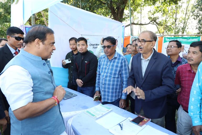 असम के मुख्यमंत्री श्री हिमंत बिस्वा सरमा ने 20 दिसंबर, 2023 को असम के कोकराझार में विकसित भारत संकल्प यात्रा में शिरकत की।