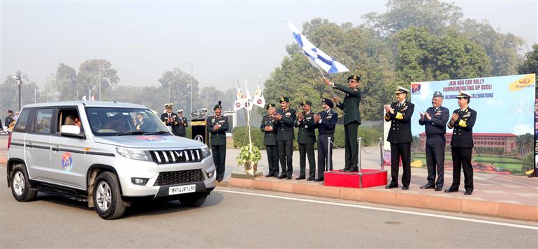 चीफ ऑफ स्टाफ कमेटी (सीआईएससी) के चेयरमैन एकीकृत रक्षा स्टाफ के प्रमुख लेफ्टिनेंट जनरल जेपी मैथ्यू ने 24 दिसंबर, 2023 को नई दिल्ली में राष्ट्रीय रक्षा अकादमी के 75 गौरवशाली वर्षों के उपलक्ष्य में आयोजित समारोह के अवसर पर राष्ट्रीय युद्ध स्मारक से जेएसडब्ल्यू-एनडीए कार रैली के दिल्ली से ग्वालियर चरण को हरी झंडी दिखाई।

