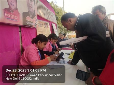 Glimpses of Viksit Bharat Sankalp Yatra program at Sawan Park, Harijan Basti, Ashok vihar phase -lll, in New Delhi on December 28, 2023.