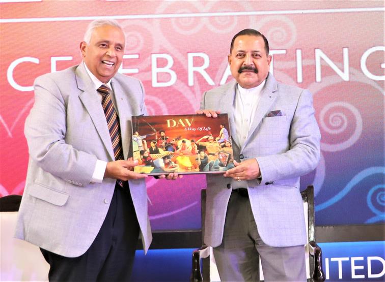 The Minister of State for Science & Technology and Earth Sciences (I/C), Prime Minister’s Office, Personnel, Public Grievances & Pensions, Atomic Energy and Space, Dr. Jitendra Singh graced the occasion of DAV United Festival titled “Celebrating Unity" at Indira Gandhi Stadium, in New Delhi on Fabruary 05, 2023. 